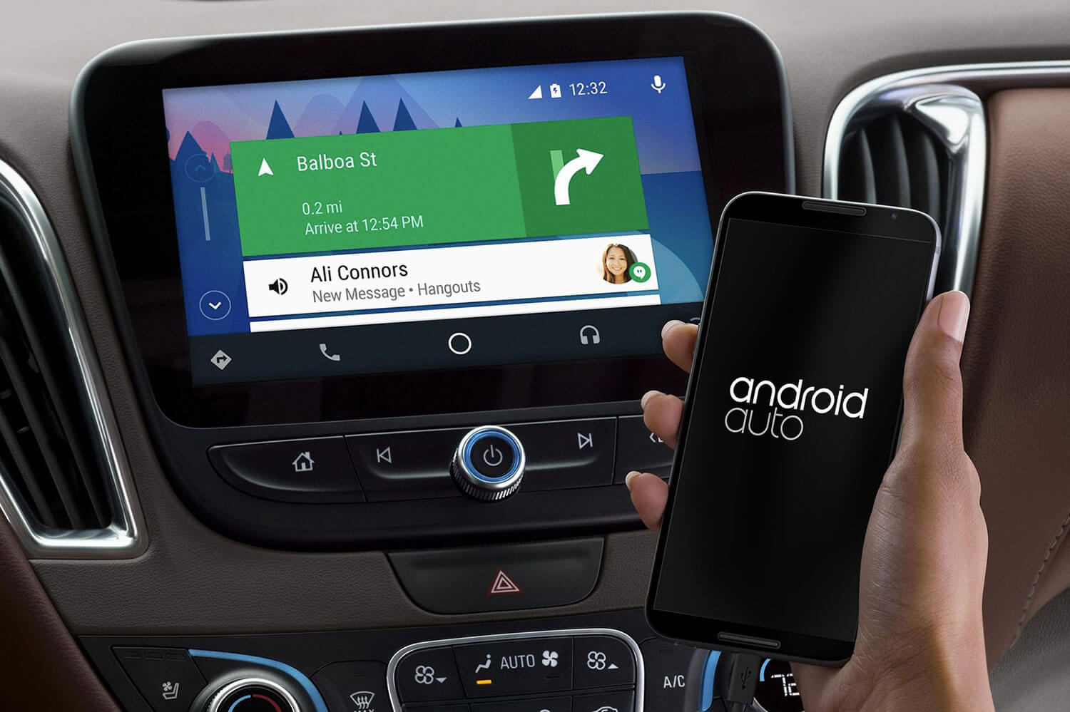 Maneras para conectar el móvil Android a la radio del coche para escuchar música