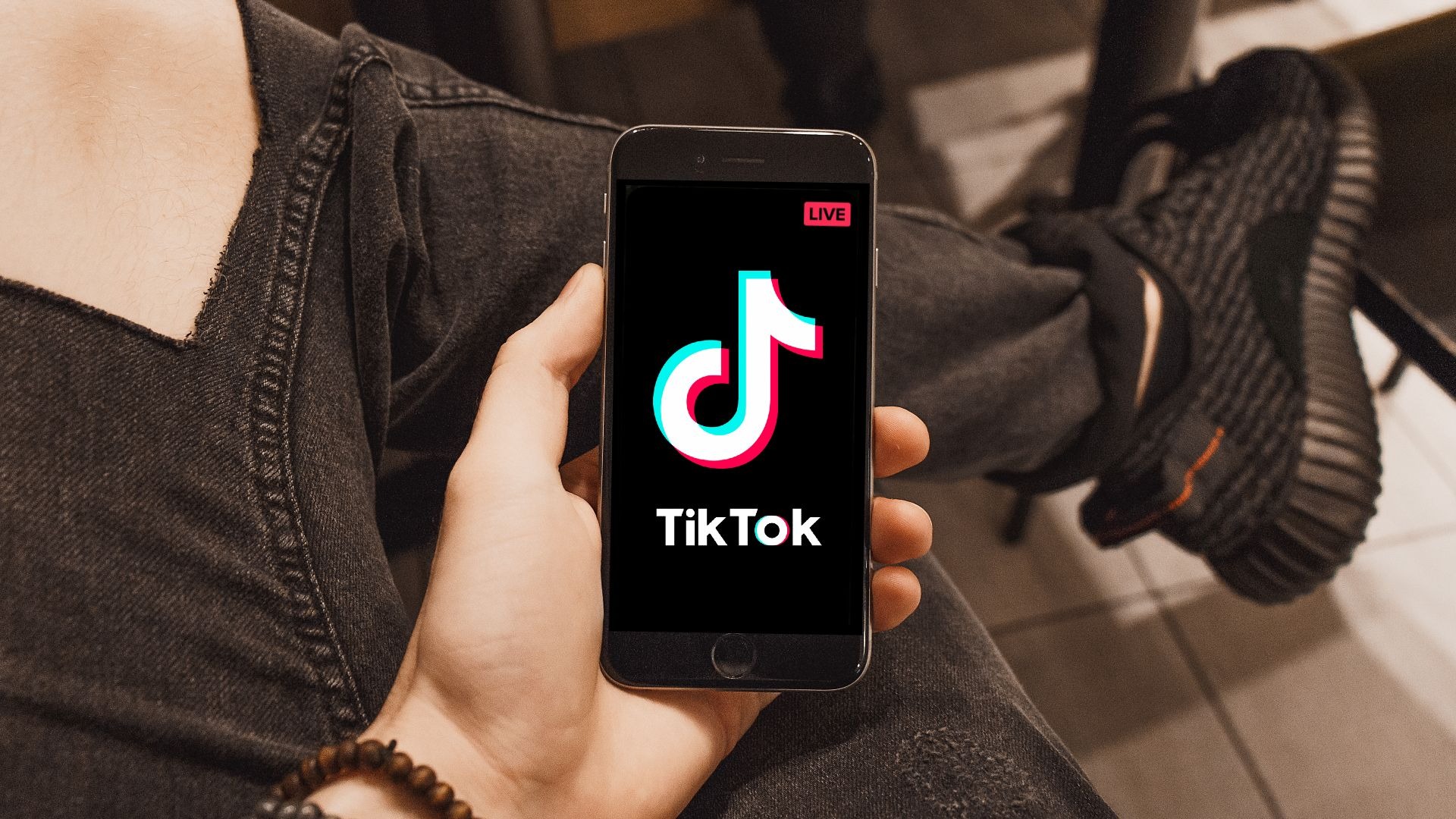 ¿Es posible ganar dinero en TikTok viendo vídeos?